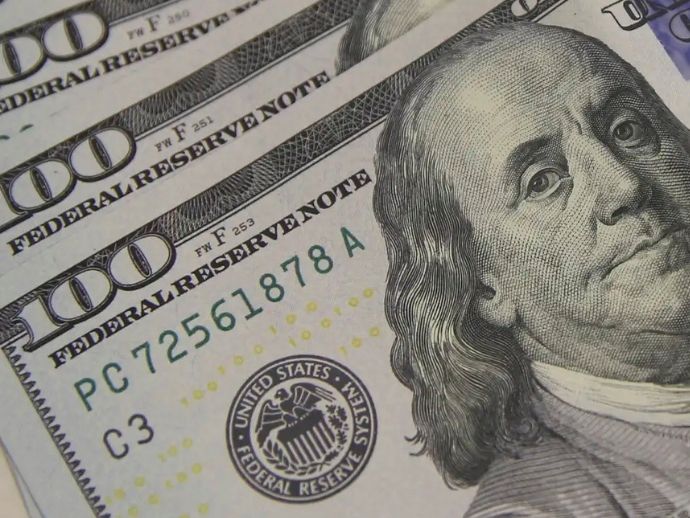 D&oacute;lar sobe 1,28% e Bolsa recua quase 1% nesta quarta-feira