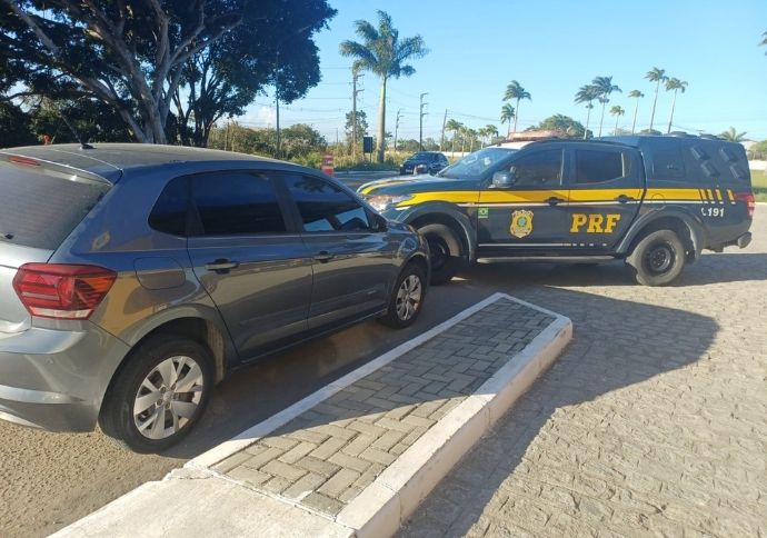Golpe do carro alienado: PRF recupera ve&iacute;culo roubado em Garanhuns
