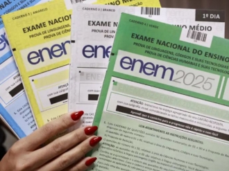 MEC aciona Polícia Federal por suspeita de vazamento e anula três questões do Enem 2025 