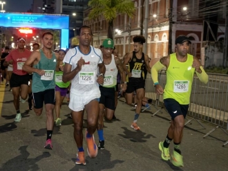 Aurora Night Run re&uacute;ne corredores e anima a Rua da Aurora em corrida noturna no Recife