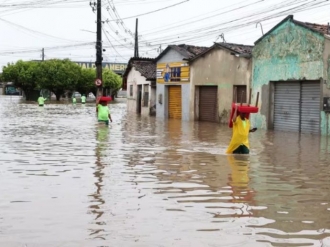 Saiba onde realizar doa&ccedil;&otilde;es para ajudar fam&iacute;lias atingidas pelas chuvas em Pernambuco