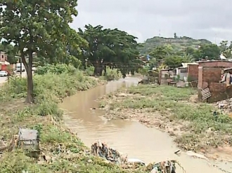 Governo faz for&ccedil;a tarefa para limpar o rio Beberibe e evitar inunda&ccedil;&otilde;es durante chuvas