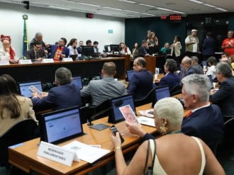 Comiss&atilde;o da C&acirc;mara inicia vota&ccedil;&atilde;o da proposta que prev&ecirc; fim da escala 6x1