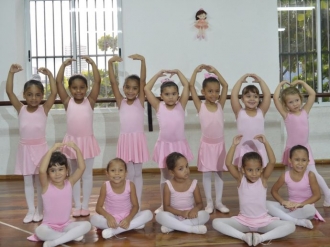 Em Recife, projeto social une arte, educa&ccedil;&atilde;o e cuidado para fortalecer v&iacute;nculos com crian&ccedil;as e fam&iacute;lias no bairro dos Coelhos