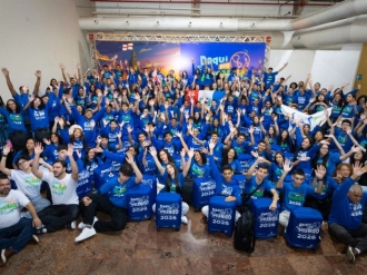 Governo de Alagoas realiza cerim&ocirc;nia de despedida dos 150 estudantes do programa Daqui pra o Mundo