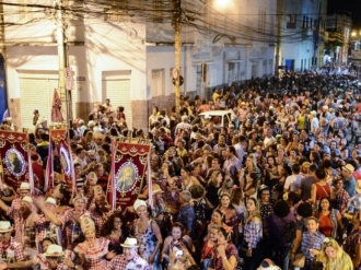 Caminhada do Forr&oacute; celebra 21 anos e homenageia mulheres forrozeiras no Recife Antigo