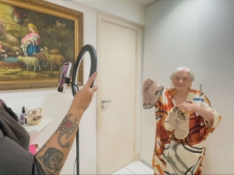 Aos 99 anos, idosa conquista quase 1 milh&atilde;o de seguidores nas redes sociais
