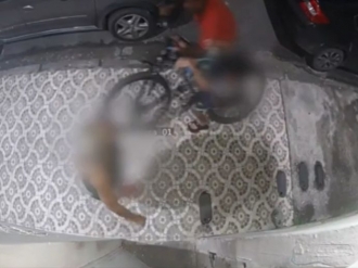 Menino tem bicicleta roubada durante passeio em frente de casa no Recife