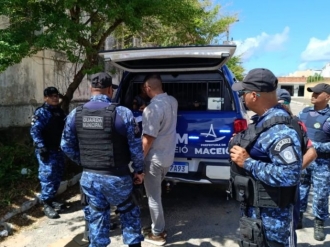 Guarda Municipal prende suspeito por tr&aacute;fico de drogas na Pra&ccedil;a da Faculdade