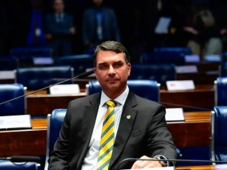 Fl&aacute;vio Bolsonaro aparece filiado ao Miss&atilde;o e tem candidatura pendente