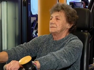 Aos 91 anos, aposentada mant&eacute;m rotina de exerc&iacute;cios e inspira vida ativa