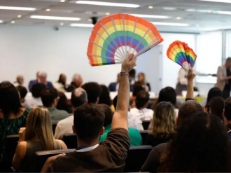Candidaturas LGBT+ batem recorde em 2026 e se espalham por mais partidos