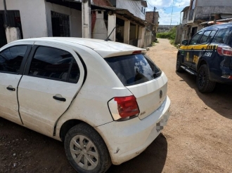 PRF e Pol&iacute;cia Militar apreendem carro clonado ap&oacute;s persegui&ccedil;&atilde;o no Curado