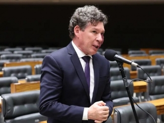 Hugo Motta indica Reginaldo Lopes para comandar comiss&atilde;o da taxa das blusinhas
