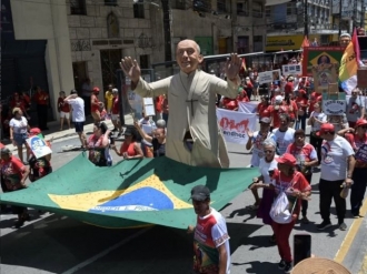 Grito dos Exclu&iacute;dos leva multid&atilde;o e pautas sociais ao Centro do Recife