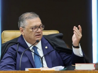 Dino pede vista e suspende julgamento sobre casos de Moraes e Mendon&ccedil;a
