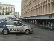 Crian&ccedil;a atira em outra com uma espingarda