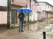 Rua fica alagada e causa transtornos para os moradores no bairro de Peixinhos, em Olinda