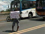 Rodovi&aacute;rios fazem protesto no centro do Recife na manh&atilde; desta quarta-feira (9)