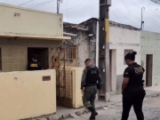 Mulher é encontrada morta com lesões no pescoço em residência em Caruaru