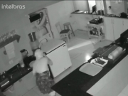 C&acirc;mera de seguran&ccedil;a flagra invas&atilde;o a churrascaria em Candeias