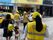 Mulher &eacute; v&iacute;tima de viol&ecirc;ncia dom&eacute;stica e busca ajuda com os filhos 