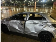 Carro bate em veículo estacionado, atropela quatro pessoas numa calçada e população se revolta, em Abreu e Lima - PE