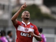 Ex-jogador Z&eacute; Carlos &eacute; detido novamente por falta de pagamento de pens&atilde;o aliment&iacute;cia.