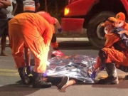 Trag&eacute;dia em Macei&oacute;: motociclista morre ao bater em caminh&atilde;o de lixo.