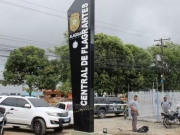 M&atilde;e &eacute; presa por deixar filha de 6 anos sozinha em casa para ir a festa.
