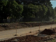 Passarela de acesso da BR-232 está sendo demolida por irregularidade