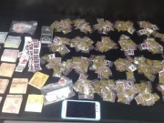 Suspeito de tr&aacute;fico de drogas &eacute; detido com entorpecentes personalizados.