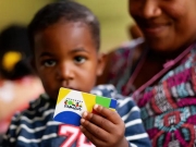 Caixa paga Bolsa Fam&iacute;lia a benefici&aacute;rios com NIS de final 3