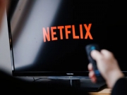 Netflix encerra plano b&aacute;sico e migra usu&aacute;rios para vers&atilde;o com an&uacute;ncios