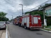 Corpo de Bombeiros combate inc&ecirc;ndio em resid&ecirc;ncia e socorre idoso em Arapiraca