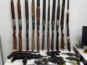 Polícia apreende arsenal de 22 armas em apartamento de viúva em Casa Amarela, Recife