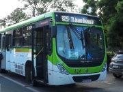 Passageiros s&atilde;o amea&ccedil;ados com facas durante assalto a &ocirc;nibus no Recife