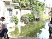 Moradores da Imbiribeira est&atilde;o vivendo com esgoto na porta de casa