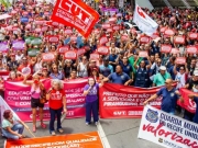 Professores do Recife encerram greve após acordo parcial com prefeitura