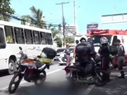 Gestante morre ap&oacute;s cair de moto e ser atropelada por caminh&atilde;o