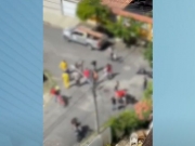 Suspeito de assalto é perseguido e espancado por populares no Recife