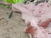 Mulher &eacute; atacada a facadas pelo companheiro ap&oacute;s ela lembrar do ex-marido falecido