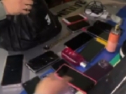 Homem &eacute; preso com moto roubada e 18 celulares no Curado 2, em Jaboat&atilde;o