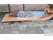 Sacos plásticos viram cobertores para quem vive nas ruas do Centro do Recife