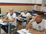 Idosos do Recife se preparam para o ENEM 2025 e sonham pelo ingresso nas universidades