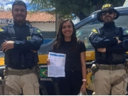PRF salva estudante de perder a prova do ENEM após quebra de ônibus em Sertânia
