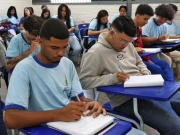 Renda e cor são determinantes para não concluir ensino médio no Brasil