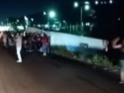 Carreta colide em &ocirc;nibus e deixa 15 feridos na BR-232