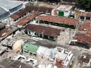 Demoli&ccedil;&atilde;o do antigo Mercado de Camaragibe marca in&iacute;cio de obra hist&oacute;rica aguardada h&aacute; 14 anos