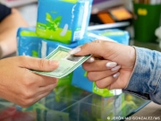 Benefici&aacute;rias recebem mensagens sobre retirada de absorventes no SUS